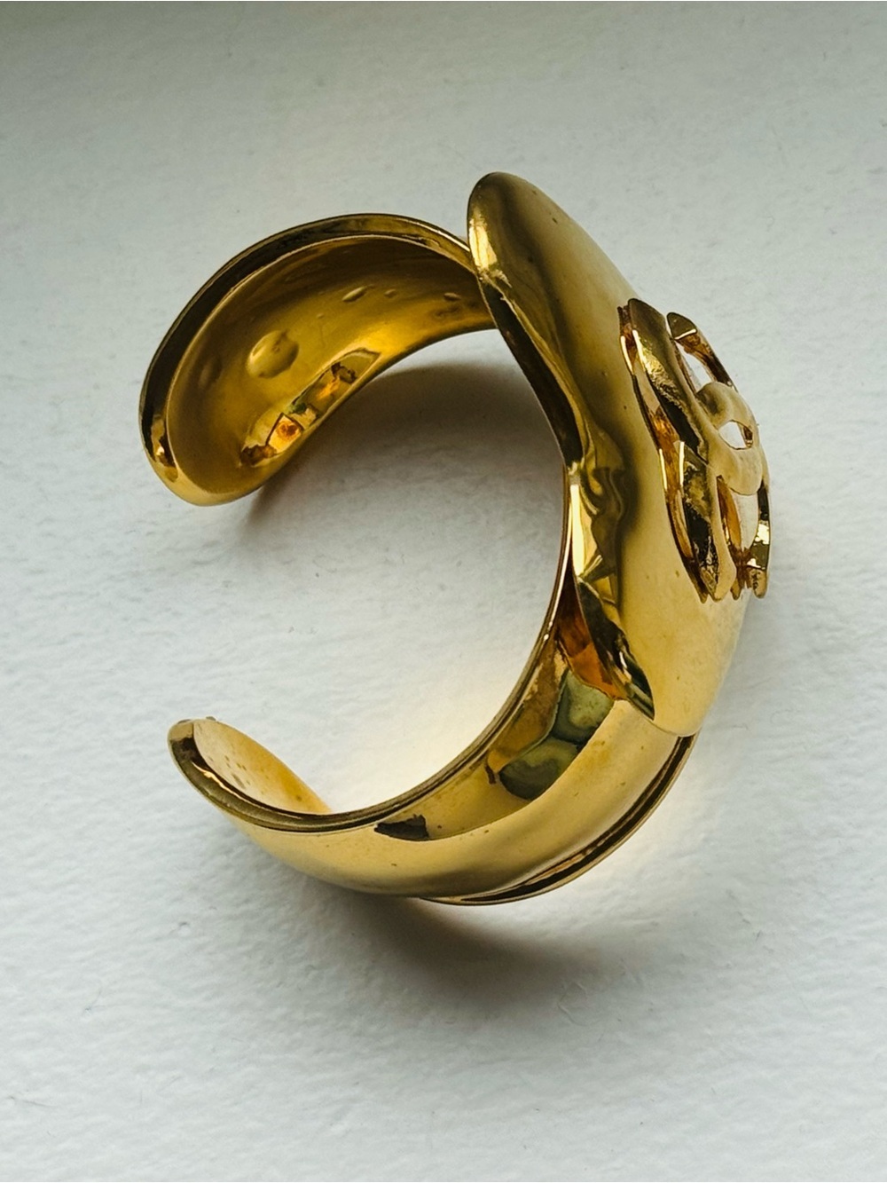 Chanel Gold Heart CC Cuff Bracelet from 1993 with COA - Picture 6 of 7